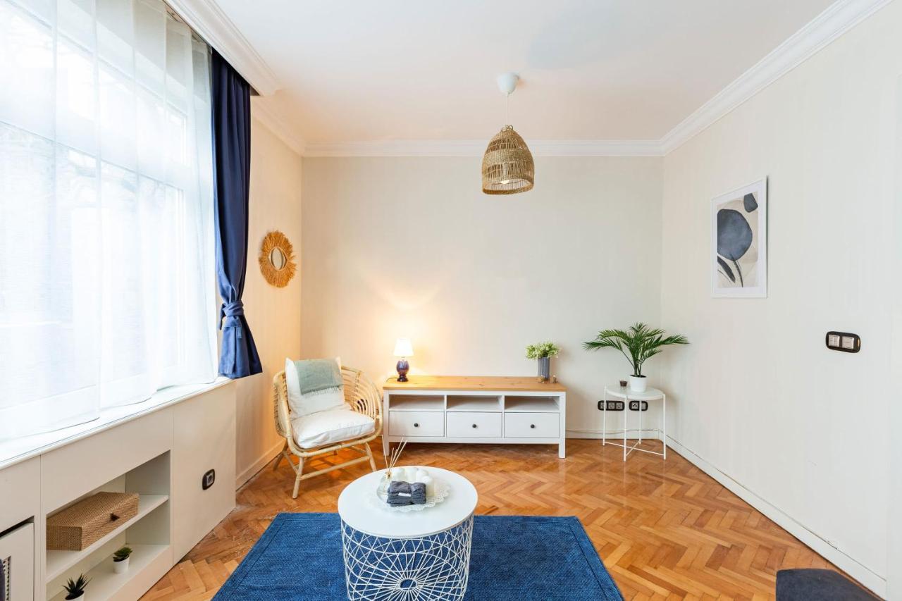 Flat With Excellent Location In Tesvikiye, Sisli Apartamento Estambul Exterior foto